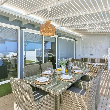 Granados 27 Beachfront 别墅